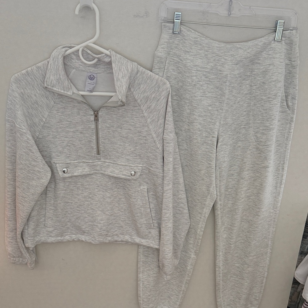 Te Verde Matching Joggers Set